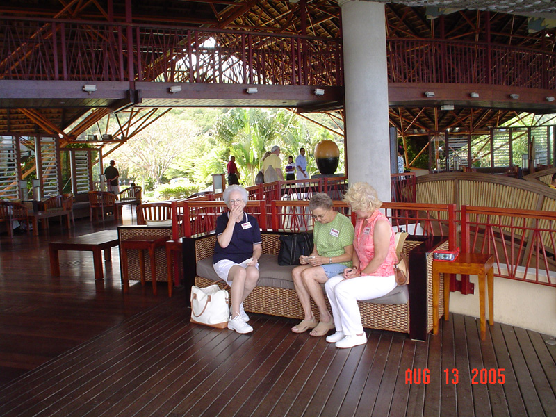 mom_dad_tahiti_2005_221